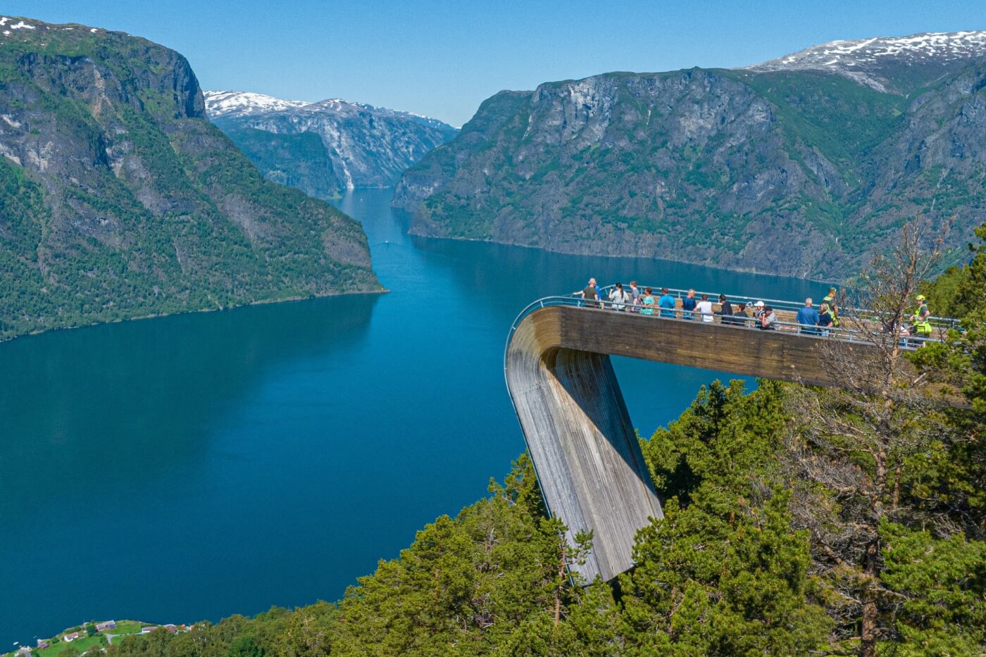 Route menant au belvédère de Stegastein près d’Aurland.