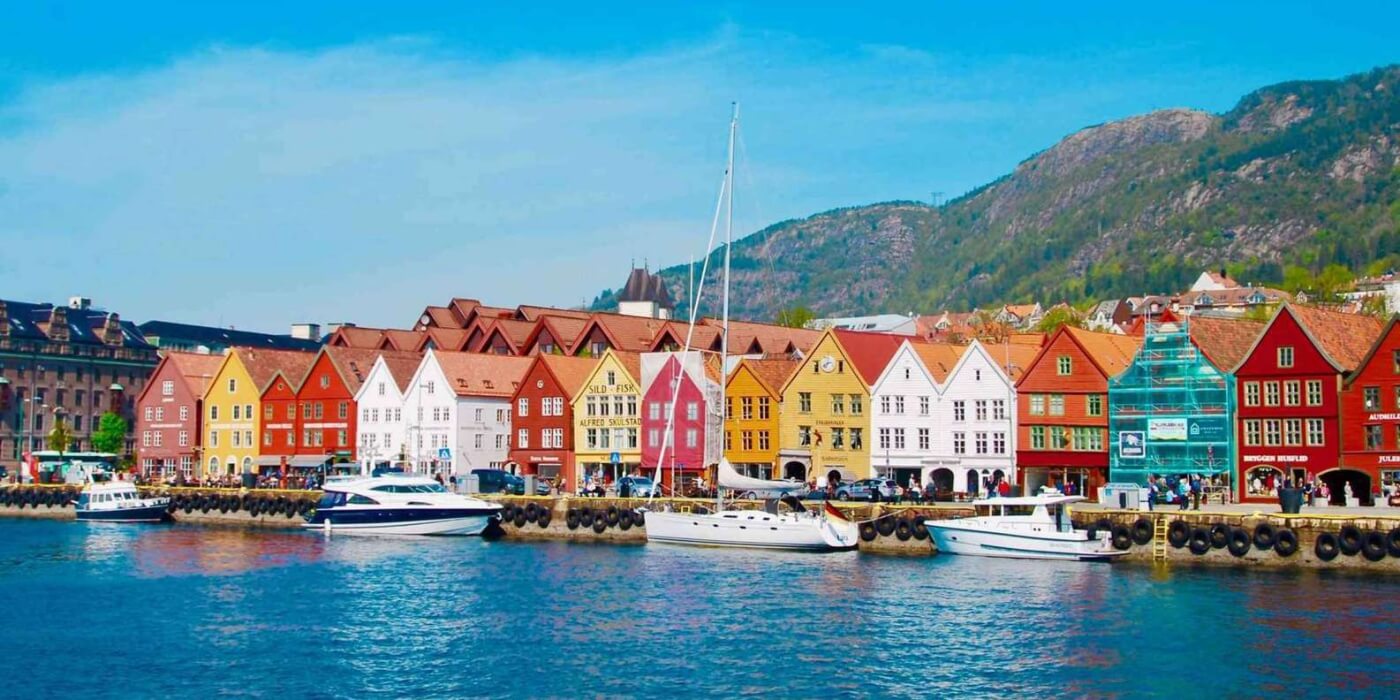 Bryggen et le port de Vågen sur le front de mer de Bergen.