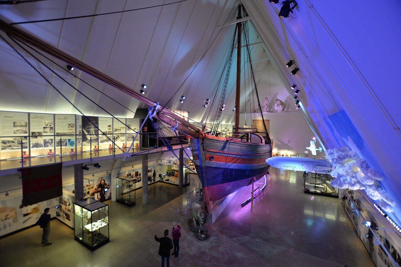 Navire polaire présenté à l’intérieur du musée Fram à Oslo.